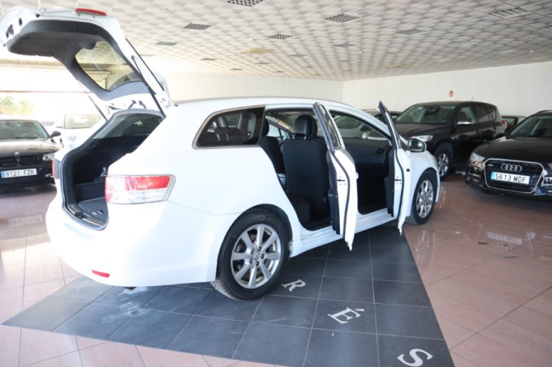 TOYOTA AVENSIS 2.200 D4D TURBO DIESEL