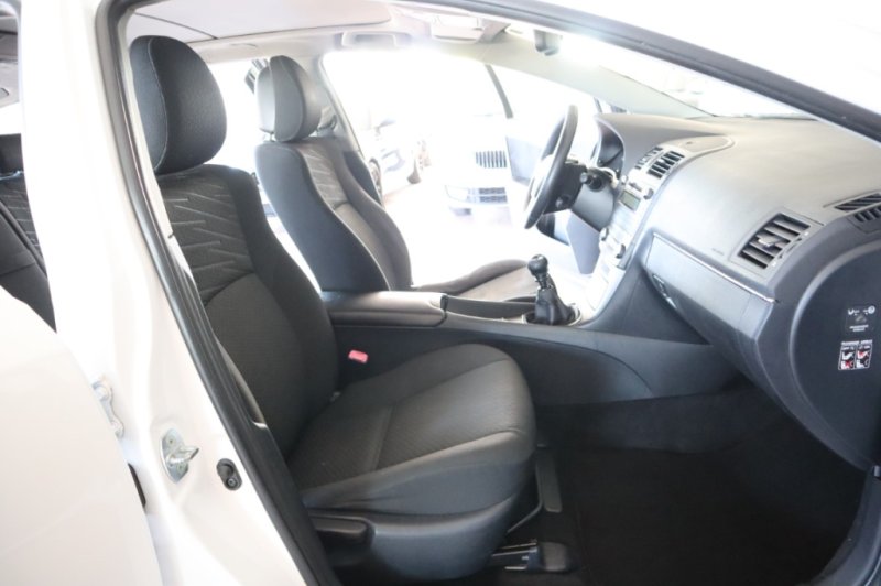 TOYOTA AVENSIS 2.200 D4D TURBO DIESEL