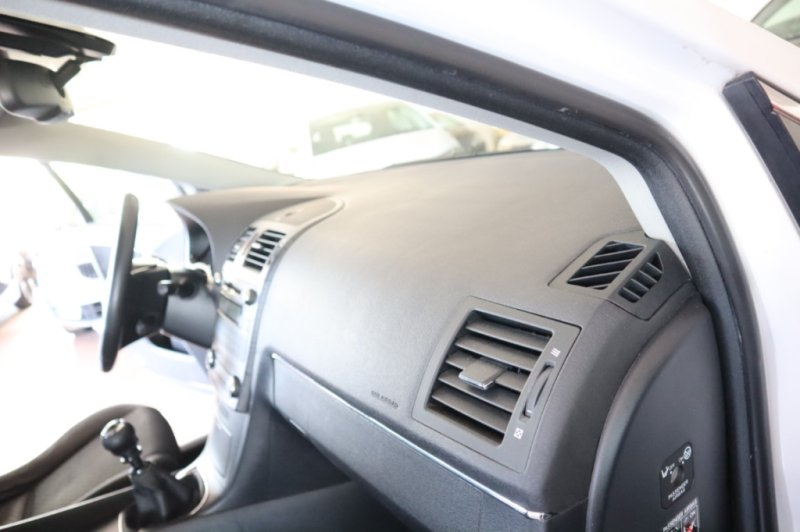 TOYOTA AVENSIS 2.200 D4D TURBO DIESEL