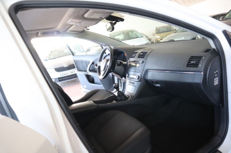 TOYOTA AVENSIS 2.200 D4D TURBO DIESEL
