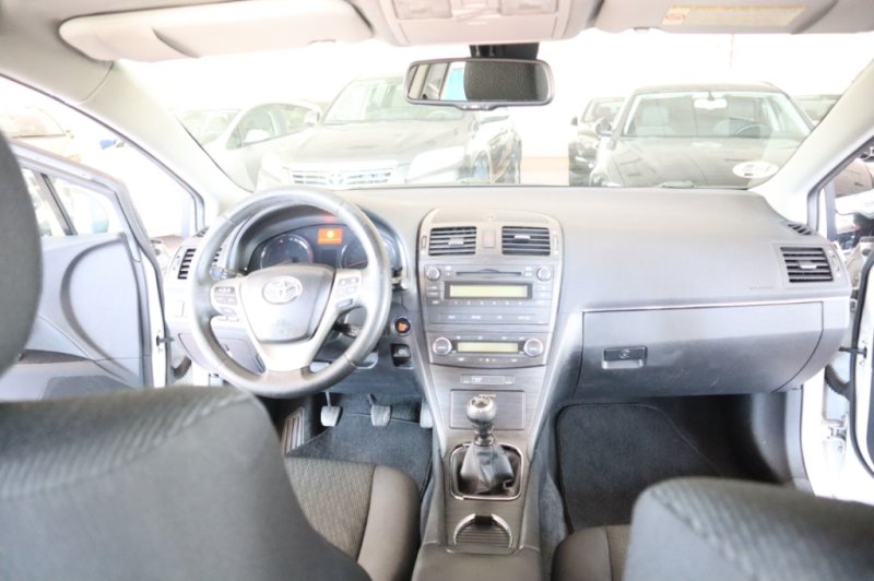 TOYOTA AVENSIS 2.200 D4D TURBO DIESEL