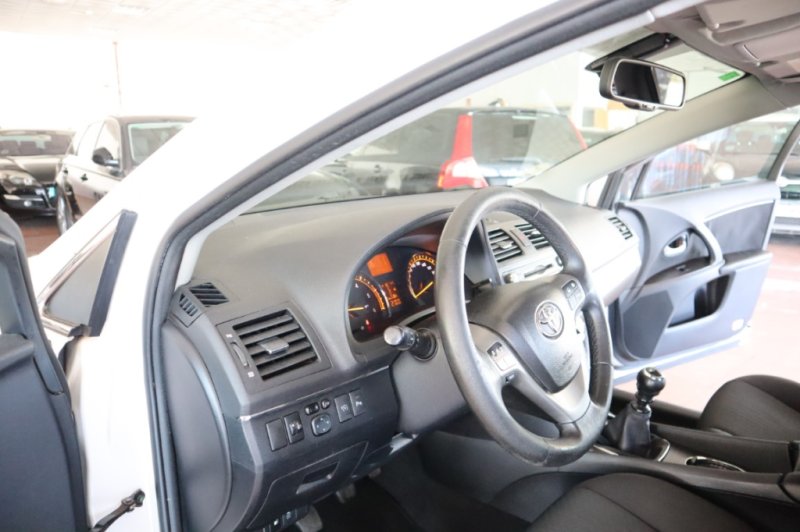 TOYOTA AVENSIS 2.200 D4D TURBO DIESEL