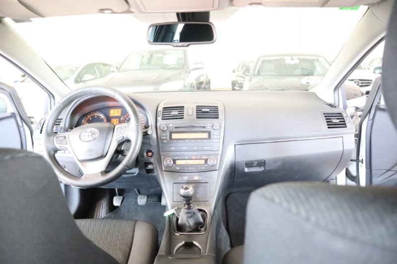 TOYOTA AVENSIS 2.200 D4D TURBO DIESEL