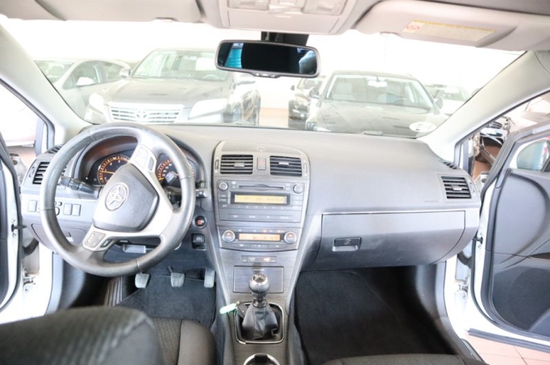TOYOTA AVENSIS 2.200 D4D TURBO DIESEL