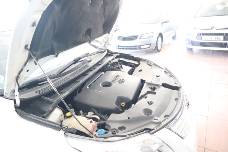 TOYOTA AVENSIS 2.200 D4D TURBO DIESEL
