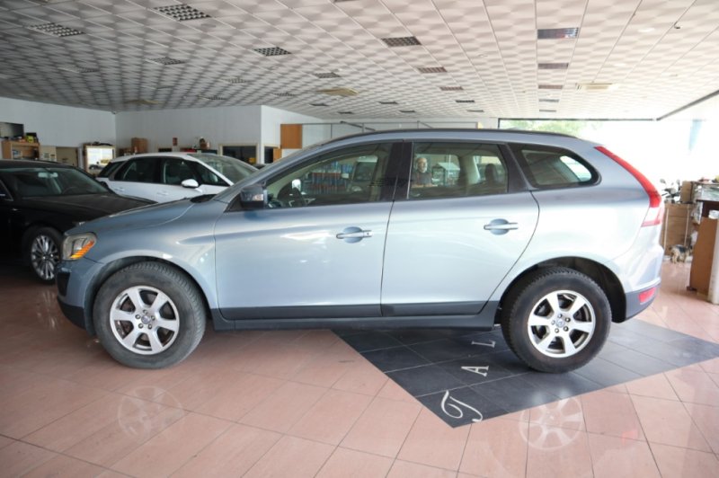 VOLVO XC-60 2400 TURBO DIESEL DE 163 CV Y 6 VELOCID.