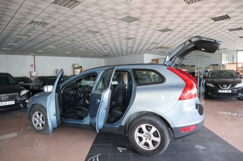 VOLVO XC-60 2400 TURBO DIESEL DE 163 CV Y 6 VELOCID.