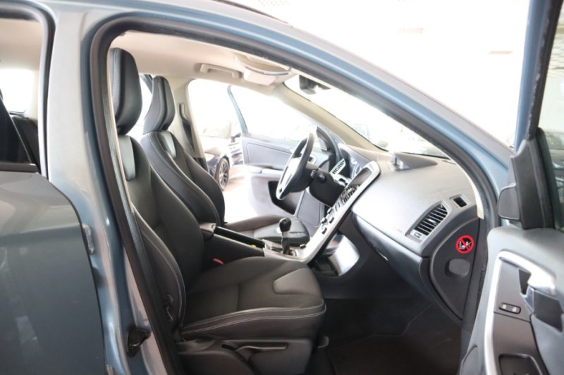 VOLVO XC-60 2400 TURBO DIESEL DE 163 CV Y 6 VELOCID.