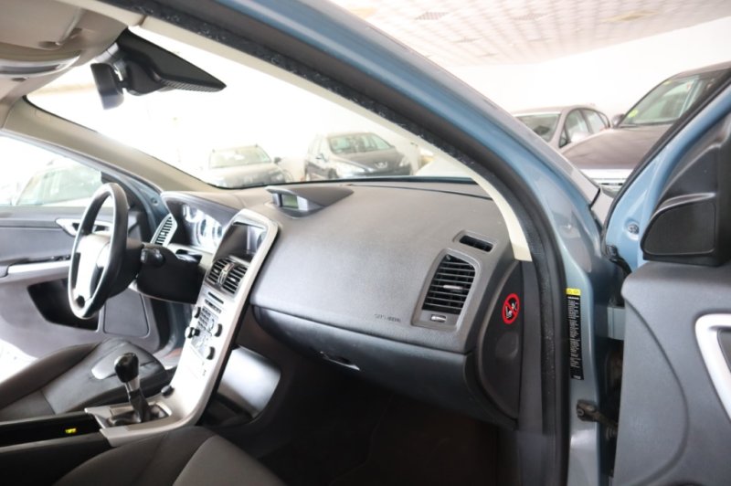 VOLVO XC-60 2400 TURBO DIESEL DE 163 CV Y 6 VELOCID.