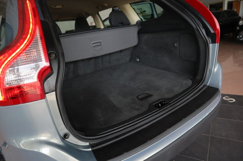 VOLVO XC-60 2400 TURBO DIESEL DE 163 CV Y 6 VELOCID.