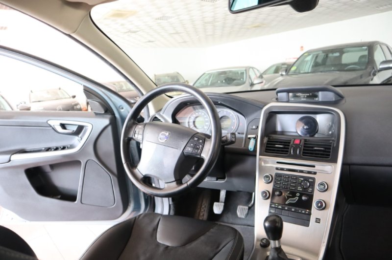 VOLVO XC-60 2400 TURBO DIESEL DE 163 CV Y 6 VELOCID.