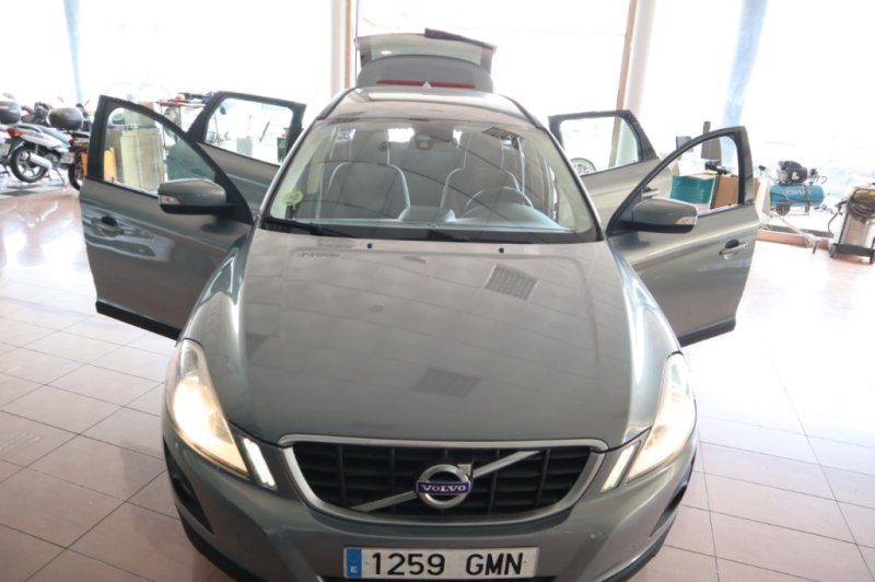 VOLVO XC-60 2400 TURBO DIESEL DE 163 CV Y 6 VELOCID.