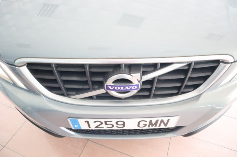 VOLVO XC-60 2400 TURBO DIESEL DE 163 CV Y 6 VELOCID.