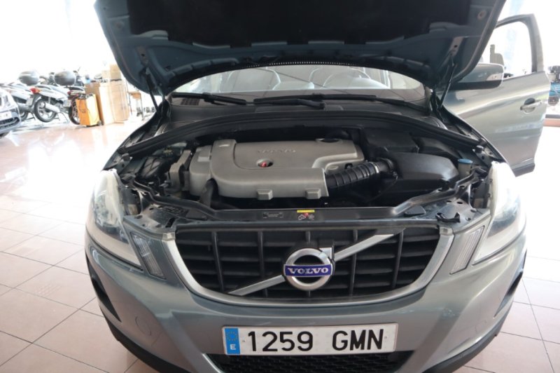 VOLVO XC-60 2400 TURBO DIESEL DE 163 CV Y 6 VELOCID.