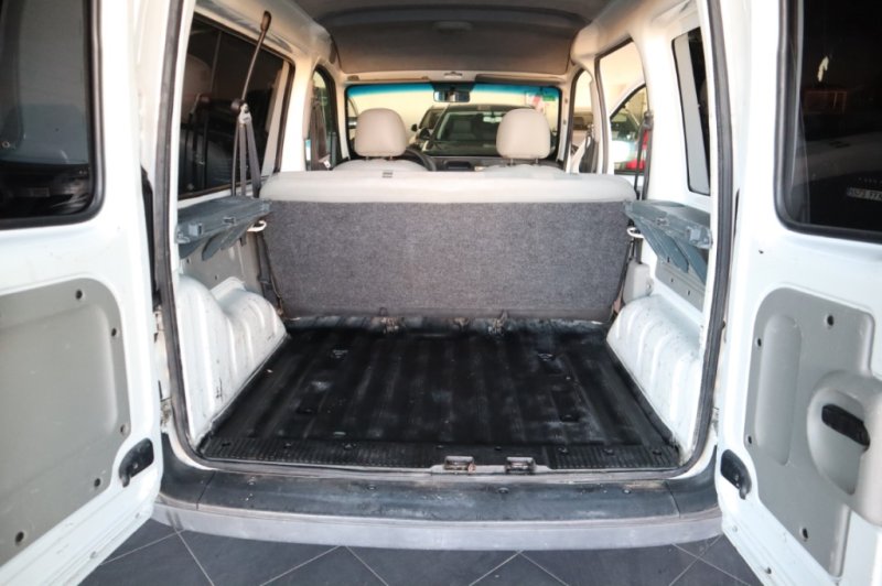 RENAULT KANGOO 1900 DIESEL DE 65 CV CON 5 PLAZAS