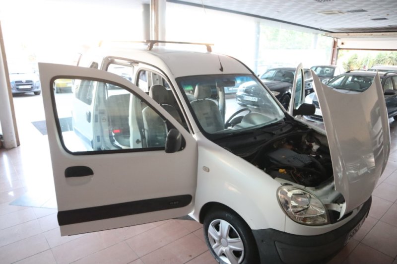 RENAULT KANGOO 1900 DIESEL DE 65 CV CON 5 PLAZAS