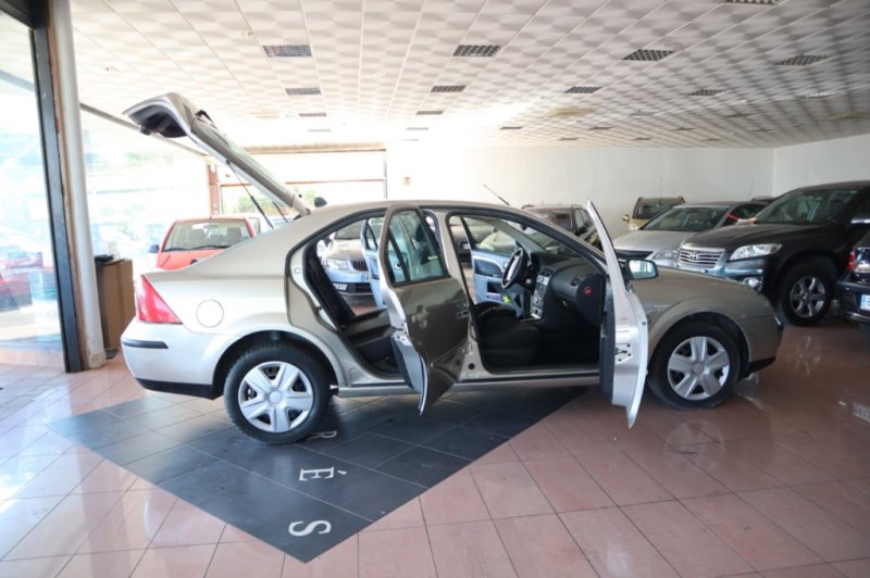 FORD MONDEO 2000 TURBO DIESEL DE 130 CV Y 6 VELOC.