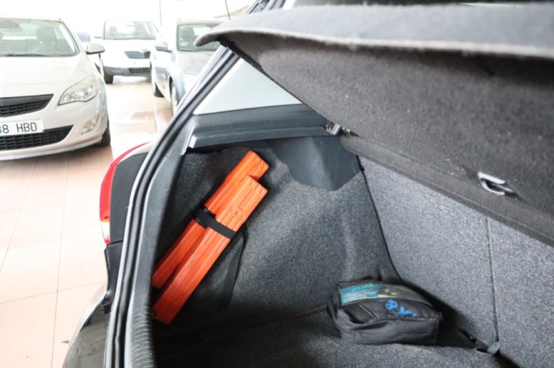 VOLKSWAGEN GOLF 2000 TDI DE 140 CV Y 6 VELOCIDADES