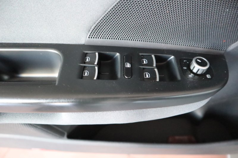 VOLKSWAGEN GOLF 1600 TDI DE 105 CV