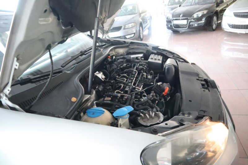 VOLKSWAGEN GOLF 1600 TDI DE 105 CV