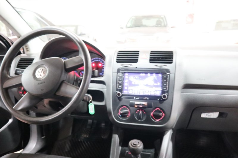 VOLKSWAGEN GOLF 1.900 TDI DE 105V CV CON 5 PUERTAS