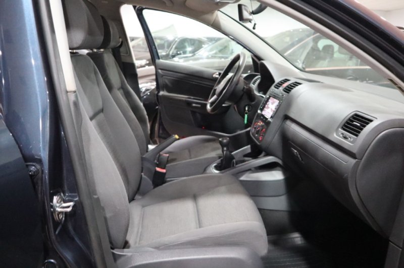 VOLKSWAGEN GOLF 1.900 TDI DE 105V CV CON 5 PUERTAS