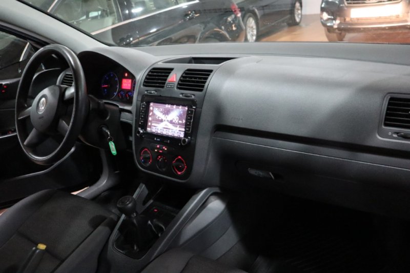 VOLKSWAGEN GOLF 1.900 TDI DE 105V CV CON 5 PUERTAS