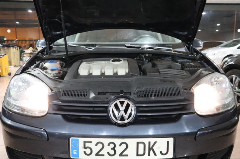 VOLKSWAGEN GOLF 1.900 TDI DE 105V CV CON 5 PUERTAS