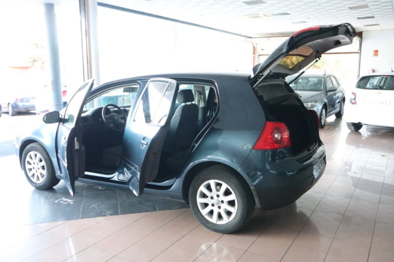 VOLKSWAGEN GOLF 1.900 TDI DE 105V CV CON 5 PUERTAS