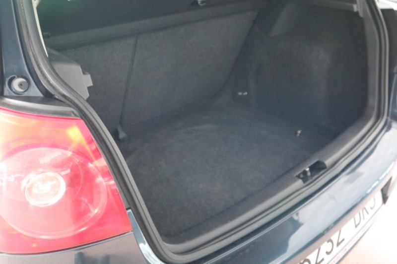 VOLKSWAGEN GOLF 1.900 TDI DE 105V CV CON 5 PUERTAS