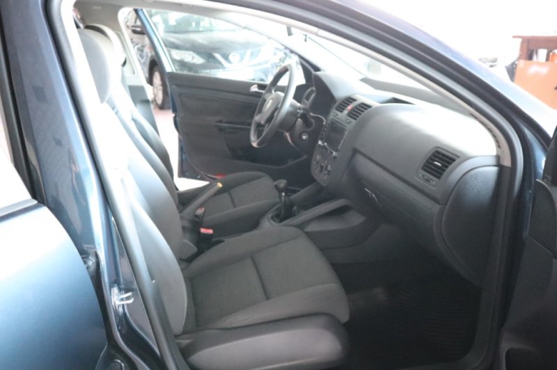 VOLKSWAGEN GOLF 1.900 TDI DE 105V CV CON 5 PUERTAS