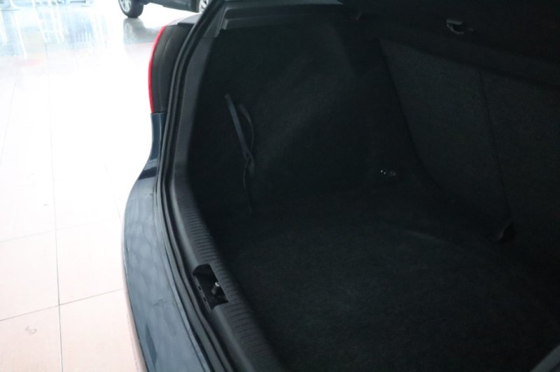 VOLKSWAGEN GOLF 1.900 TDI DE 105V CV CON 5 PUERTAS