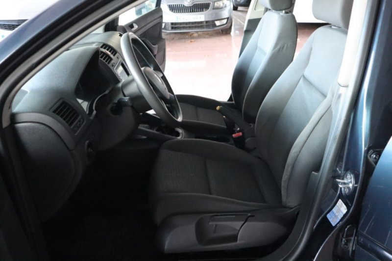 VOLKSWAGEN GOLF 1.900 TDI DE 105V CV CON 5 PUERTAS