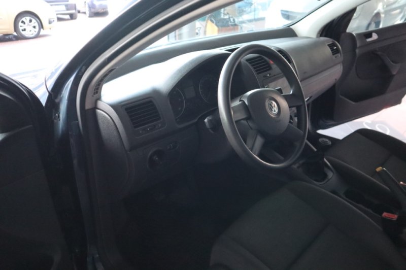 VOLKSWAGEN GOLF 1.900 TDI DE 105V CV CON 5 PUERTAS