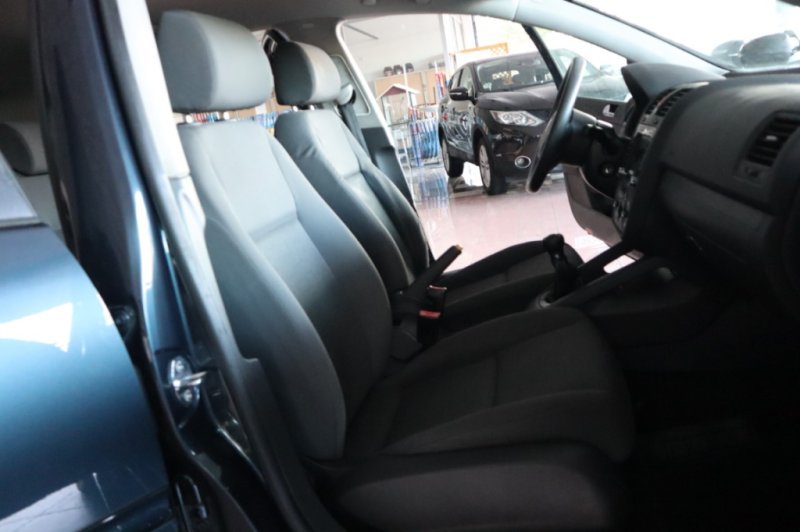 VOLKSWAGEN GOLF 1.900 TDI DE 105V CV CON 5 PUERTAS