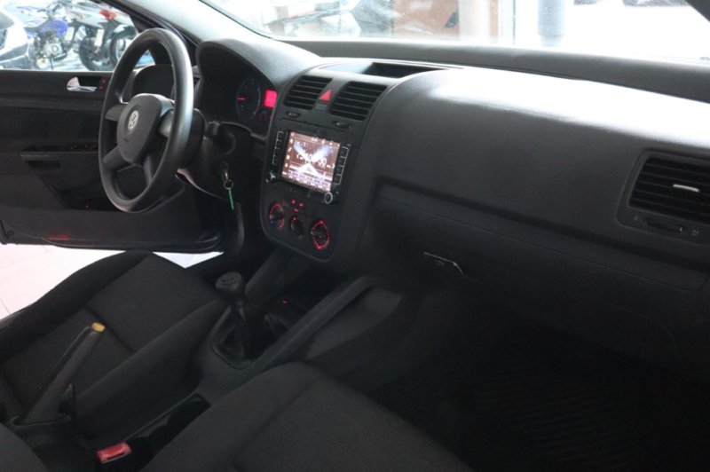 VOLKSWAGEN GOLF 1.900 TDI DE 105V CV CON 5 PUERTAS