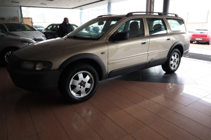 VOLVO V70 DE 2435 CC  200 CV