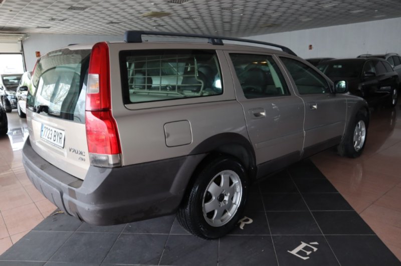 VOLVO V70 DE 2435 CC  200 CV