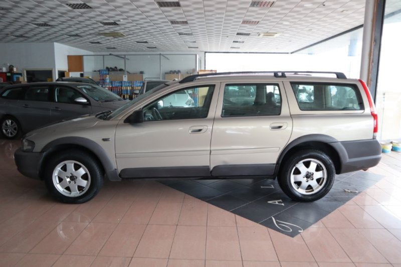 VOLVO V70 DE 2435 CC  200 CV