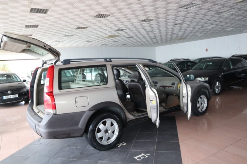 VOLVO V70 DE 2435 CC  200 CV