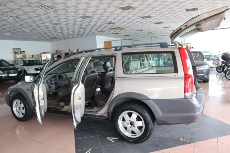 VOLVO V70 DE 2435 CC  200 CV