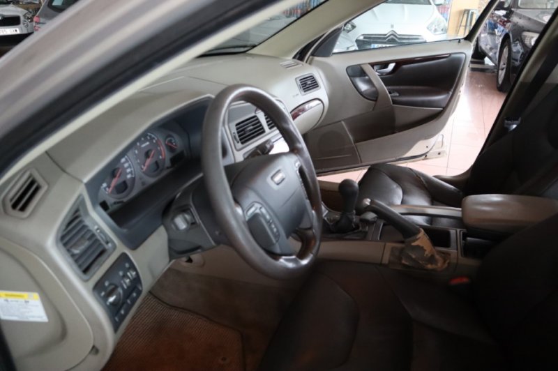 VOLVO V70 DE 2435 CC  200 CV