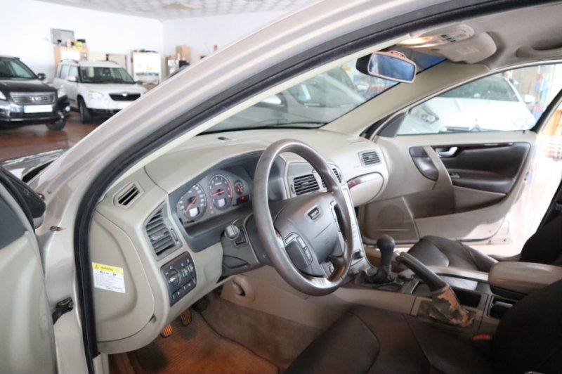 VOLVO V70 DE 2435 CC  200 CV