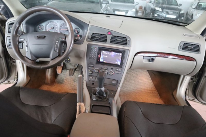 VOLVO V70 DE 2435 CC  200 CV