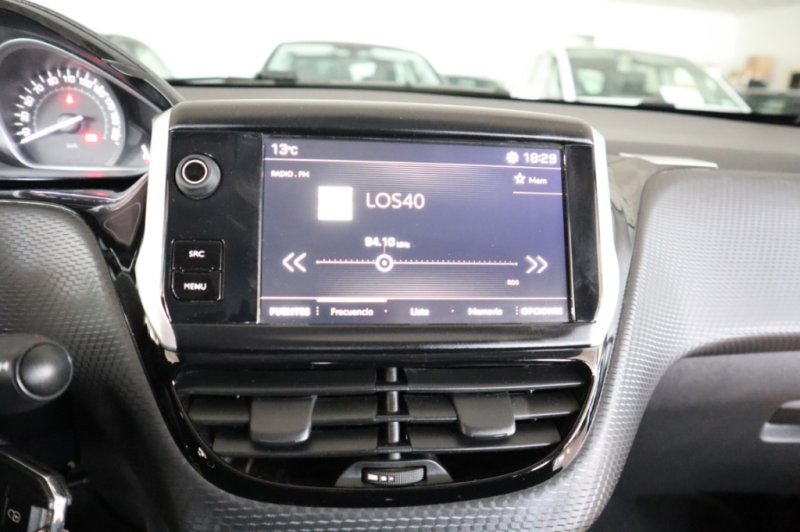 PEUGEOT 2008 SUV 1200 INYECCION DE 82 CV