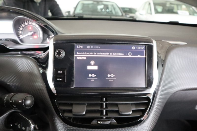 PEUGEOT 2008 SUV 1200 INYECCION DE 82 CV