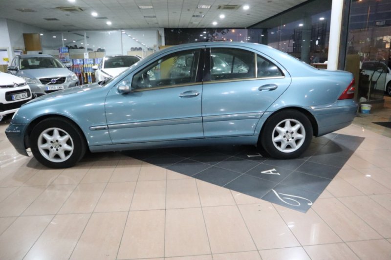 MERCEDES-BENZ C 220 CDI DE 143 CV Y 6 VELOCIDADES