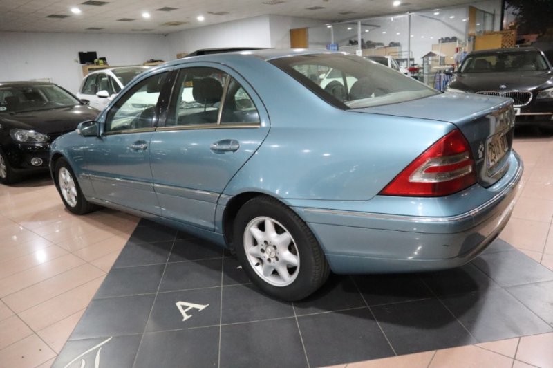 MERCEDES-BENZ C 220 CDI DE 143 CV Y 6 VELOCIDADES