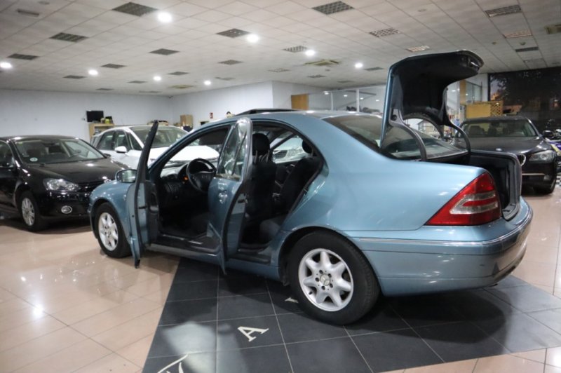 MERCEDES-BENZ C 220 CDI DE 143 CV Y 6 VELOCIDADES