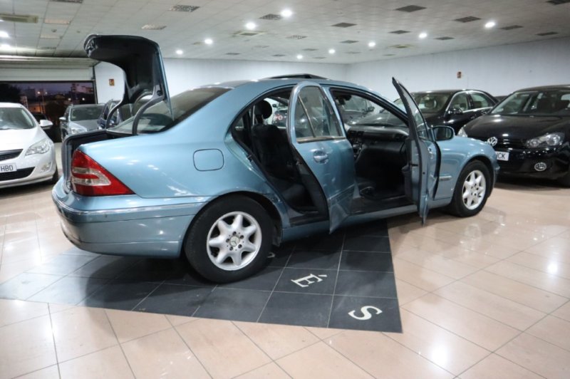 MERCEDES-BENZ C 220 CDI DE 143 CV Y 6 VELOCIDADES